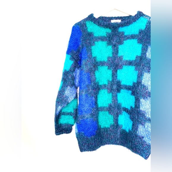 Andy Welch - Sweater - Picture 3 of 4